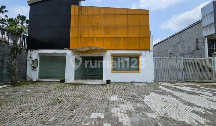 Ruang Usaha Super Strategis Colomadu,Karanganyar Luas 2430M2