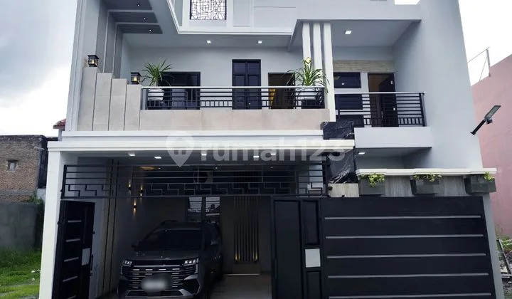 Rumah Mewah Minimalis Lokasi Sangat Strategis Banjarsari,Solo Luas 144M2