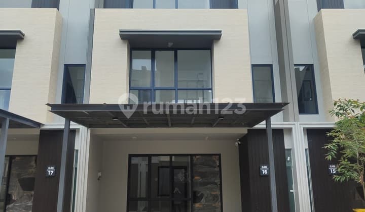 Dijual Cepat Rumah Bagus 3 lantai di Citra 8, Jakarta Barat