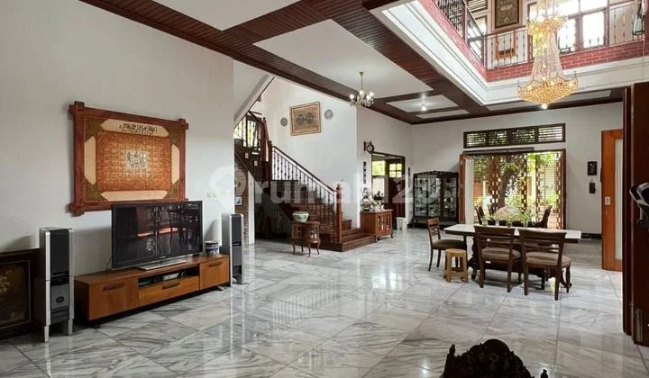 Bintaro Jaya Sektor 5 - Rumah Lux 2 Lantai - Interior Premium - Sangat Asri - Taman Luas