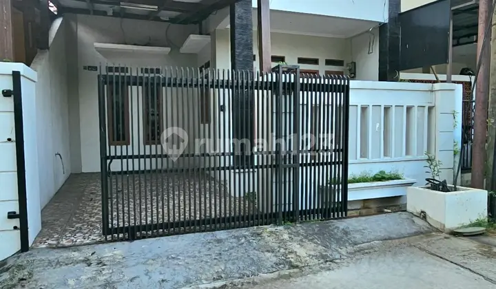 Di Jual Cepat Graha Bunga - Graha Raya Bintaro - Rumah 2 Lantai Full Renov