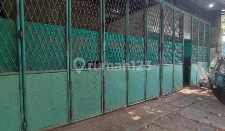 Quick Sale Need Cash - 1-Story Commercial Space on Jl Pasar Baru Raya - Strategic Location - Land Value Only