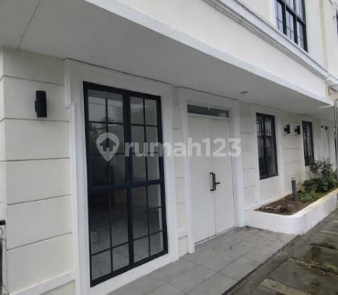 Rumah Hoek Double Decker 3 Lantai di Lavon Tangerang Oys00100