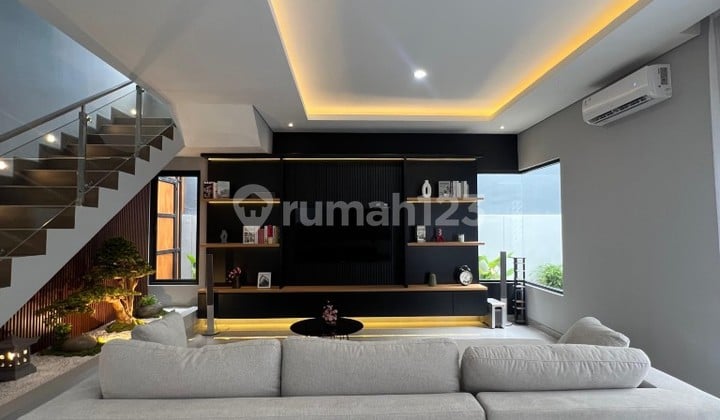 Rumah Cantik Hoek Full Furnish di Kencana Loka BSD Tangerang 1K900076