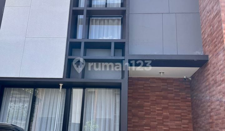 Rumah 2 Lantai uk 7x20 di Alam Signature Suvarna Sutera Tangerang 1K900071