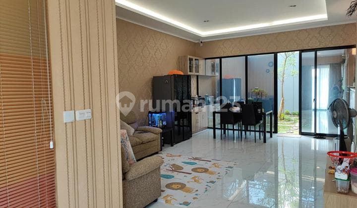 Furnished 2-Story House in Eldora Suvarna Sutera Tangerang 1K900068