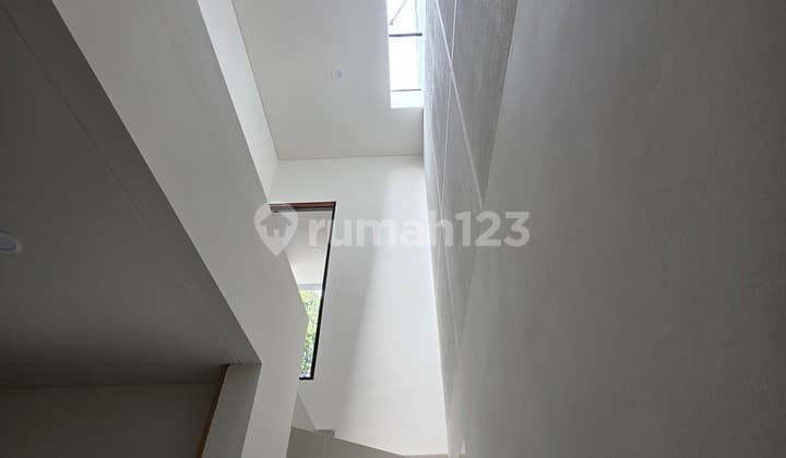 Dijual Cepat Medang 2.lantai Banguman Baru Siap Huni