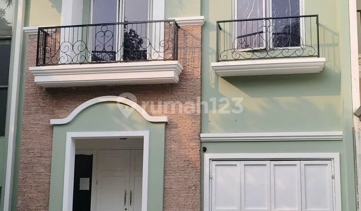 Dijual Cepat Turun Harga Rumah Cluster Crystal Summarecon Serpong