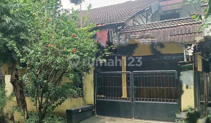 Rumah Tua,Lokasi Strategis,Dekat Toll Veteran,Bebas Banjir
