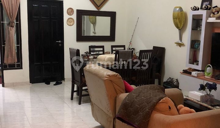 Rumah Bagus, Lokasi Strategis, Cocok Utk Usaha, Bebas Banjir