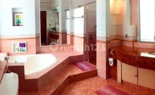 Luxury house, exclusive neighborhood, 24-hour security, flood-free