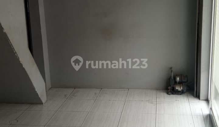 Ruko Kecil 2 Lantai di Jl Raya Bekasi, Cakung, Jakarta Timur.