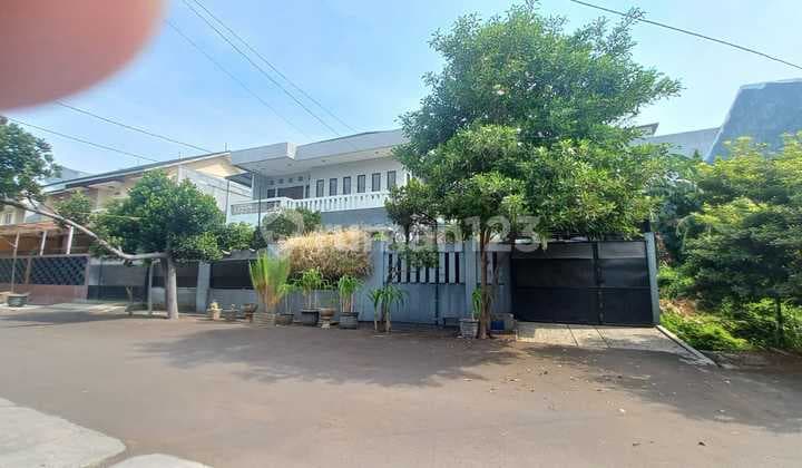 Rumah 2 Lantai Dicluster Harapan Indah 1 Semi Furnished