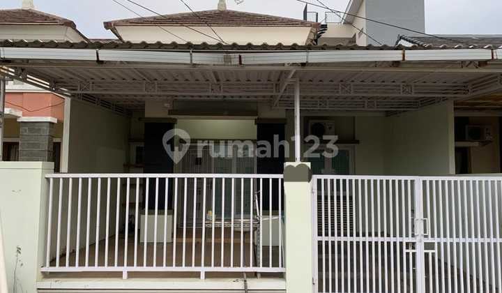 Rumah Depan Taman Siap Huni di Cluster Aralia , Harapan Indah Bekasi