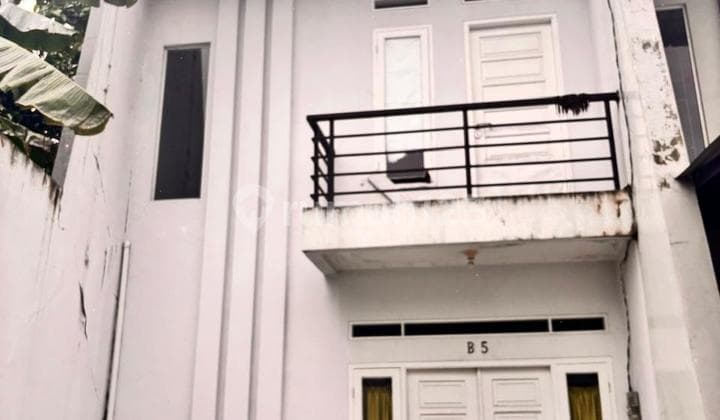 Dijual Rumah 2 Lantai ( Hitung Tanah ) Griya Kenanga Cipondoh