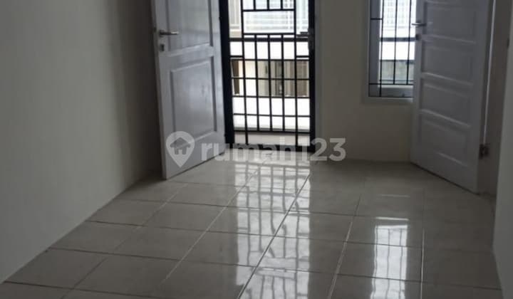 Dijual Rumah 2 Lantai Perum. Griya Kenanga Cipondoh