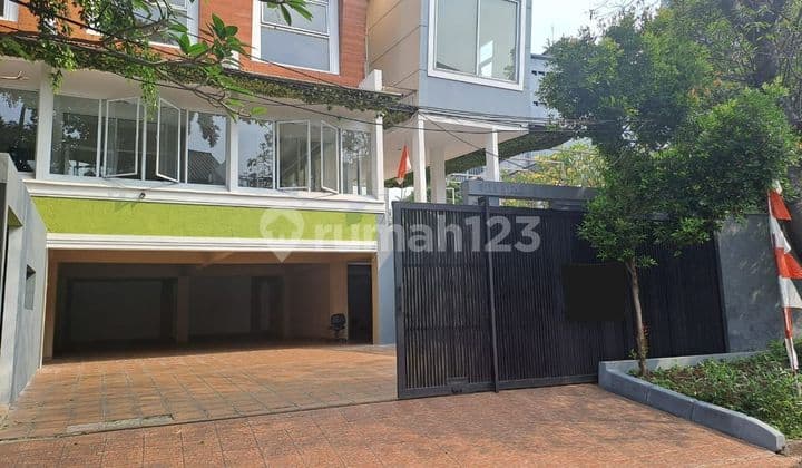 Dijual Rumah Modern Classic Tropical Design Pondok Indah