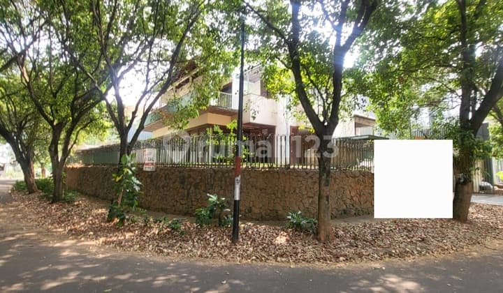 Two-Story Hook House in Pondok Indah, Comfortable Neighborhood.