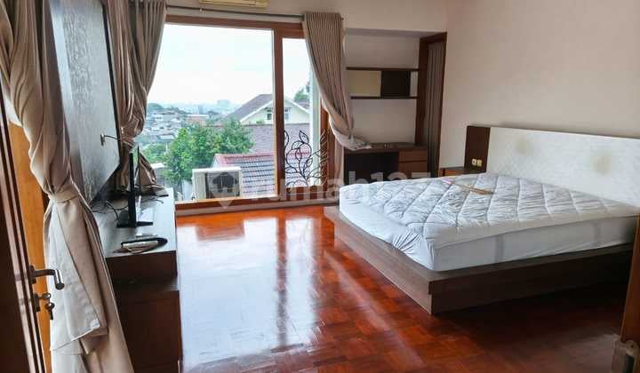 Rumah siap pakai di jalan Sinabung