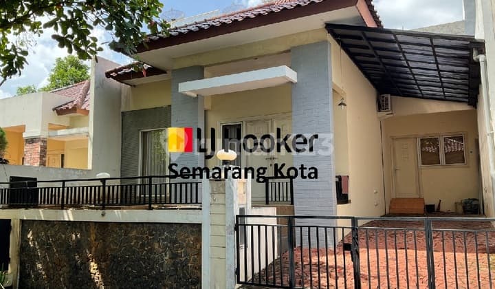 Ready-to-Occupy House in Graha Candi Golf