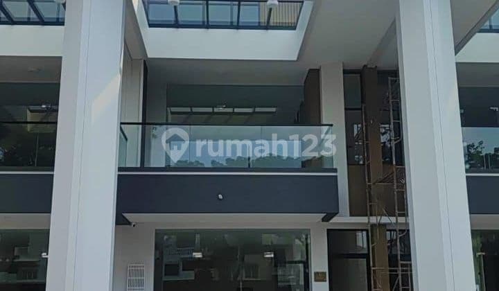 Disewakan Menteng Studio Loft, 3 Lantai, Lokasi Strategis, di Gading Serpong