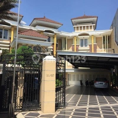 Rumah Bagus 2 lt Dijual di Depok