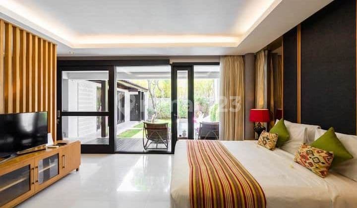 TERMURAH DI KELASNYA DI JUAL VILLA DEKAT PANTAI LOKASI SEMINYAK BADUNG BALI