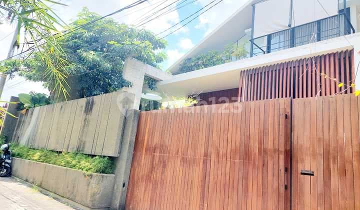 Hot List Di Jual Villa Modern Dekat Pantai Lokasi Batu Belig Kerobokan Kelod Kuta Utara Badung
