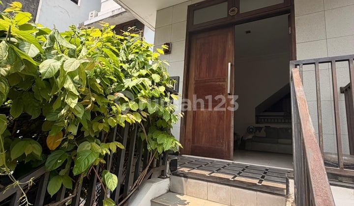 Luxury 3-Story House in Tulodong - Premium Location Kebayoran Baru