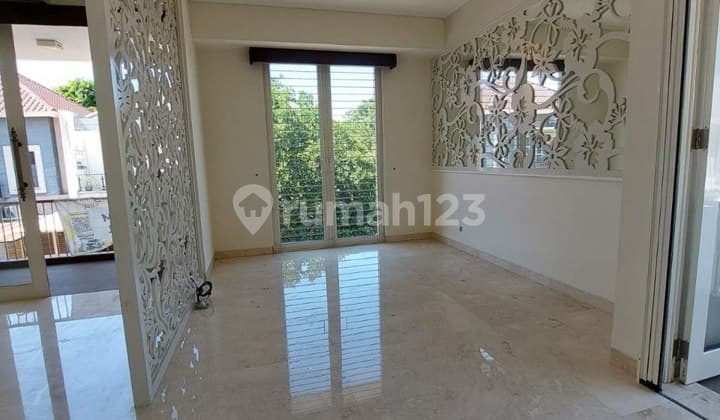 Hot Listing... Rumah Bagus 2½ Lantai Siap Huni Pakuwon City