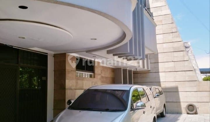 Dijual Rumah Komersial Area Raya Dharmahusada Indah