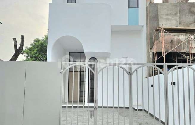 Rumah Brannew Little Santorini Meruya Utara Luas 125M2