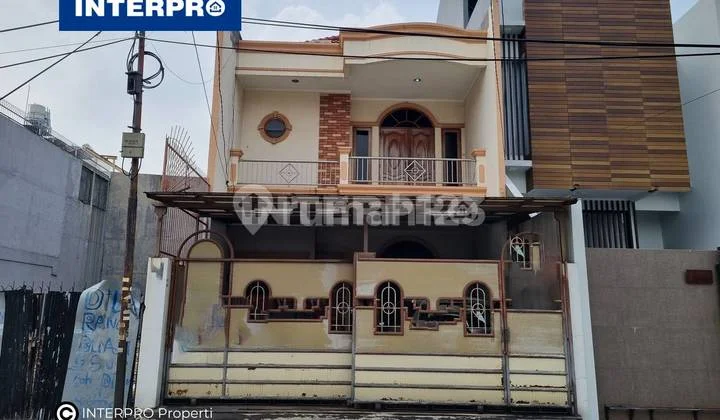 2-Story House in Taman Ratu Residential Complex, Land Area 239m2, Freehold Title