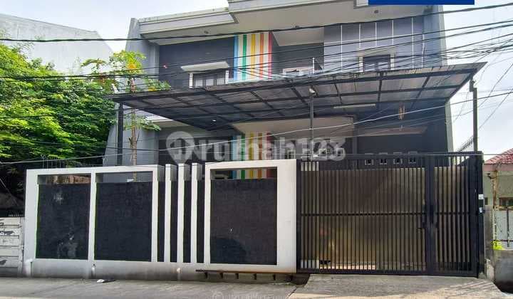 Dijual Rumah Siap Huni di Duri Kepa Dekat Taman Ratu Lt 240m2