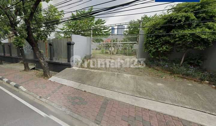 Disewakan Tanah Komesrial Pinggir Jalan di Tanjung Duren Lt 900m2
