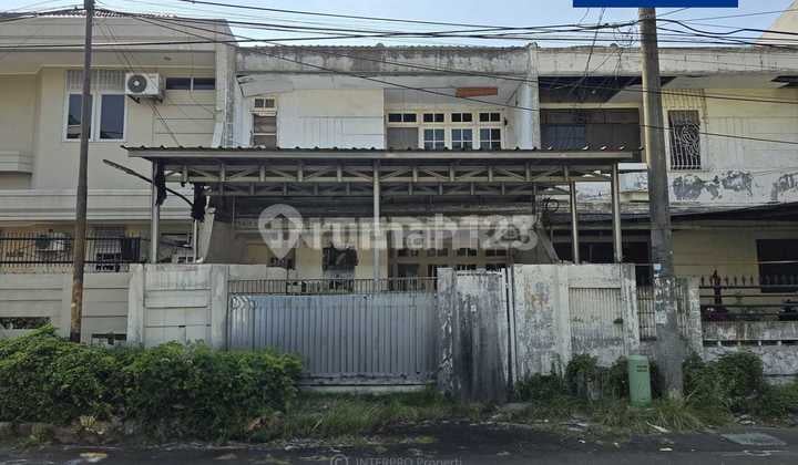 Rumah Dijual Dalam Komplek Perumahan Taman Ratu - LT 126m2