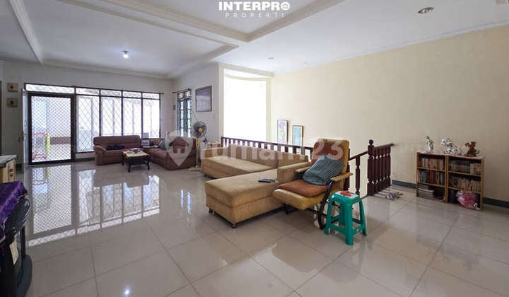 2.5-Story House, Taman Ratu, Semi-Furnished, South-Facing, 257M2