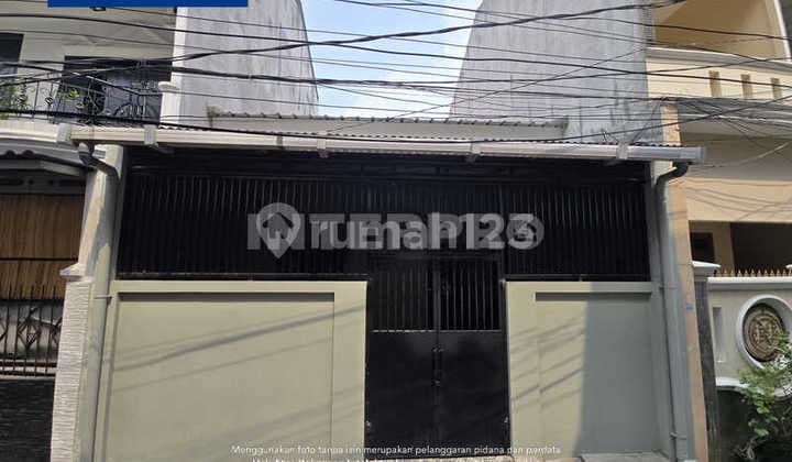 1.5 Story House for Sale in Tanjung Duren Dalam Semi Furnished - 78m2