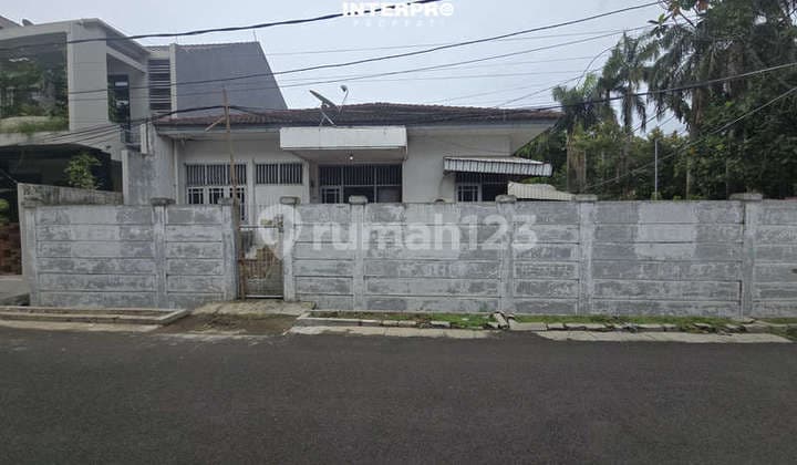 Rumah Hook Hitung Tanah Dijual Taman Meruya Ilir - Luas 255M2