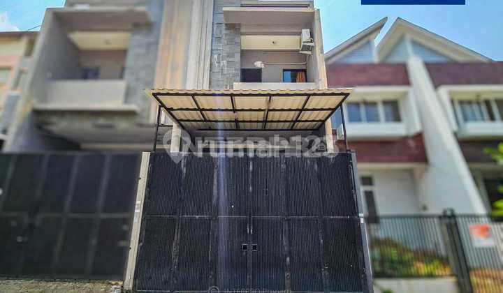 House for Sale in Taman Ratu, Ready to Occupy 2.5 Floors - Land Area 100m2