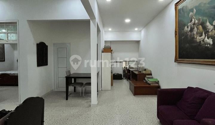 Rumah Tebet Bangunan 1 Lantai Luas 300M Hadap Utara Nego