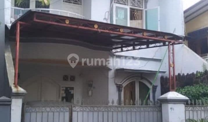 Dijual Cepat dan Murah Rumah Induk Plus 2 Pintu Kontrakan di Pancoran Jakarta Selatan.