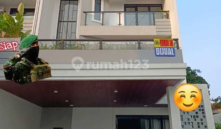 Rumah Baru 3 1/2 Lantai Dalam Townhouse Terdepan Dijagakarsa Jakarta Selatan