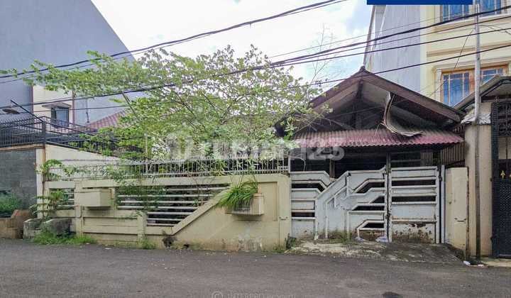 Rumah Hitung Tanah Lokasi Strategis di Taman Ratu, Jakarta Barat