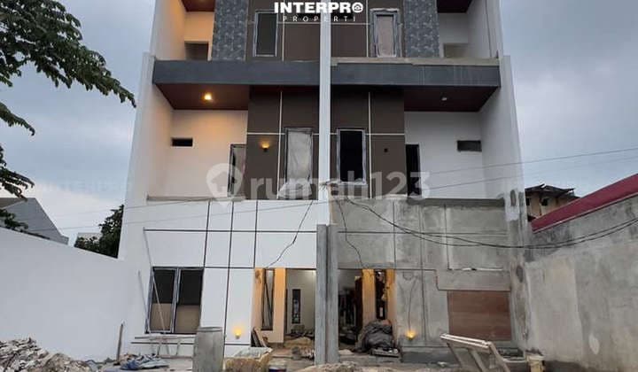 Rumah Brand New 3 Lantai Dijual Kavling DKI Bebas Banjir 100m2