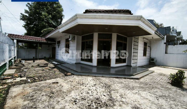 Rumah Hook Dijual Taman Kedoya Baru - LT 288M2 Bersih Terawat