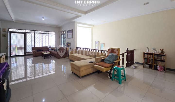 2.5 Storey House in Taman Ratu Semi Furnished South Facing 257M2