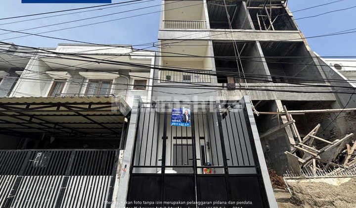 Rumah Dijual Duri Kepa 3 Lantai Jakarta Barat - LT 45M2