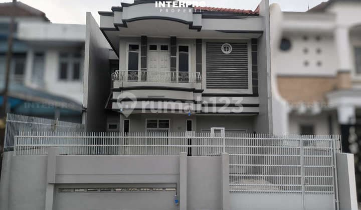 2-Story House for Sale in Taman Ratu, East-Facing SHM - Area 160m2