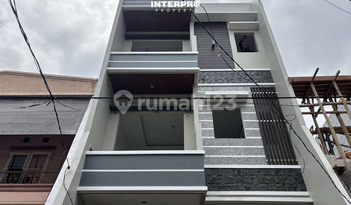 Rumah Brand New 3 Lantai Dijual Tomang Hadap Barat Laut - 90M2